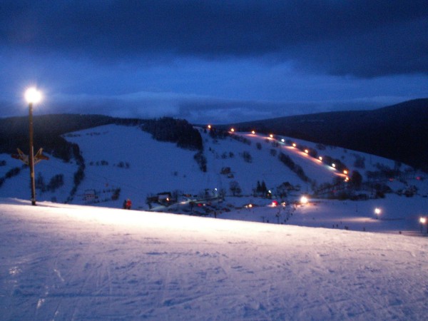RZECZKA - wycigi narciarskie - owietlony stok